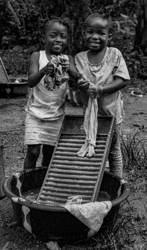 The Washer Girls - Richard Broom Photography